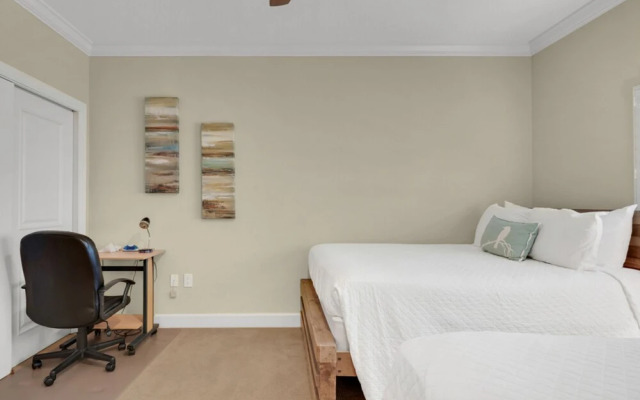 Harbor Landing B0402