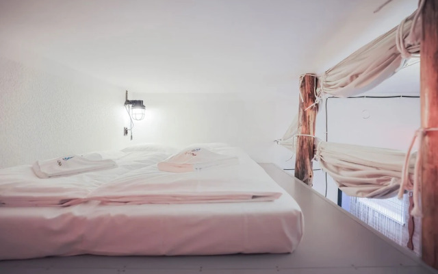 Stylish Apartment in Center by Renters