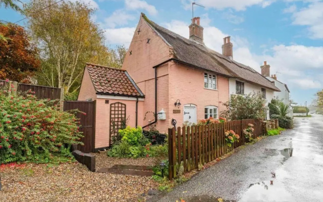 Host Stay Ships Timbers