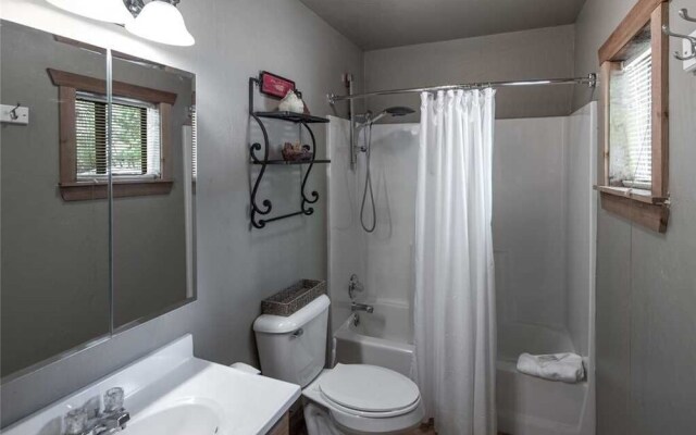 Riverside Dreams - Three Bedroom Cabin