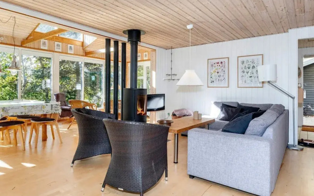 Tranquil Waterside Retreat-by Traum