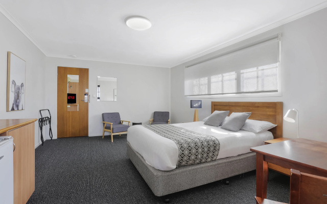 Waves Motel and Apartments – Guest Rooms – Warrnambool