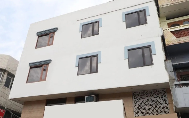 Oyo 35878 Hotel G Glossy