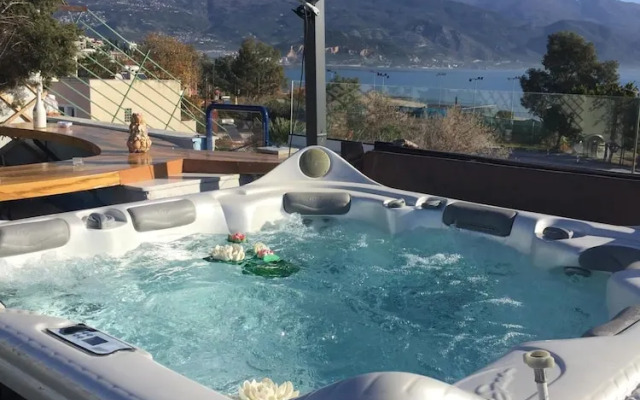 Rooftop Loft With Jacuzzi