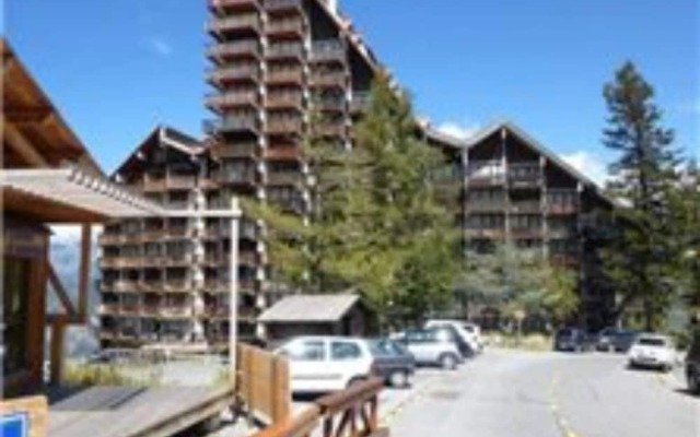 Studio in Praloup, With Wonderful Mountain View and Furnished Terrace