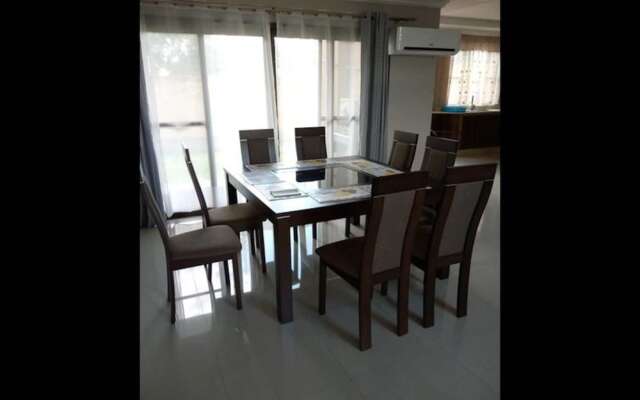 4 Bedrooms Exclusive Apartment in Jesmondin