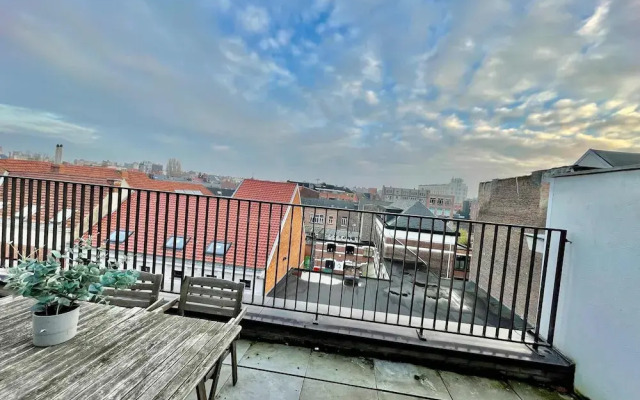 Modern 1BR Near Diamond District by Oneluxstay