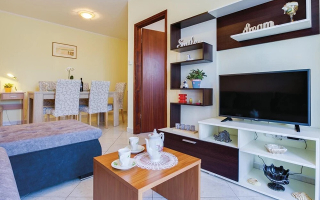 Stunning Apartment in Porec With Wifi and 2 Bedrooms - Apartment in Porec - Photo 3
