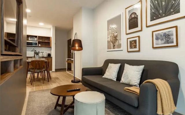 Casai Roma 1 BR Central Studio
