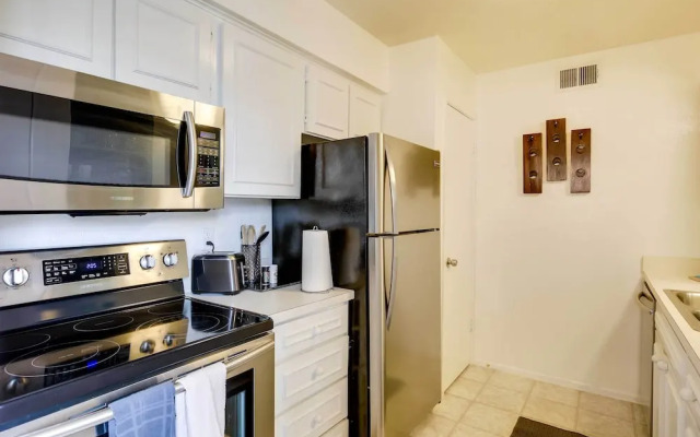 Walkable Dallas Vacation Rental w/ Community Pool!