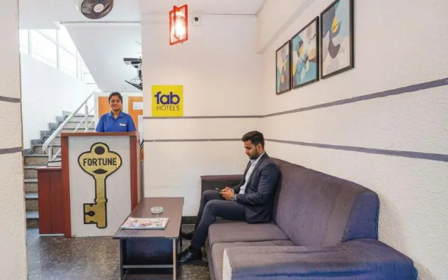 Fabhotel Emirates Inn