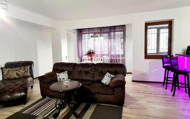 R.O.S.E. Apartment