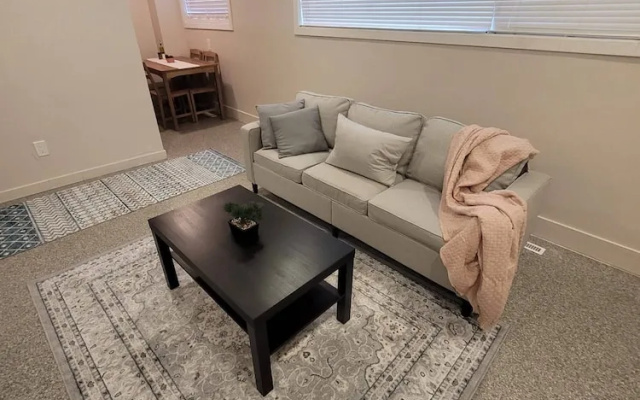 Modern 2BR Near Downtown & Expo Centre