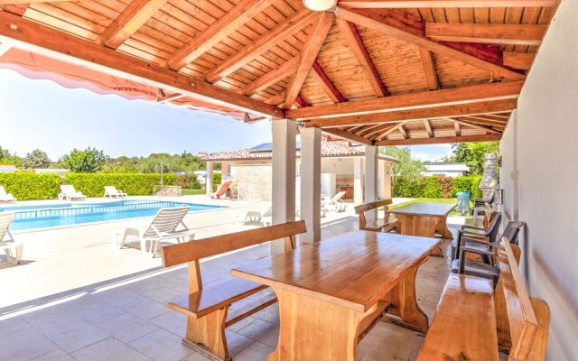 Splendid Mobile Home in Banjole With Swimming Pool