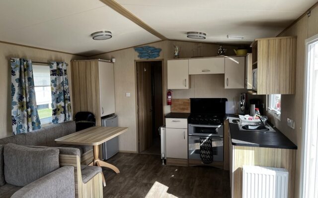 pet Free 2 Bedroom Caravan With Decking at Heacham