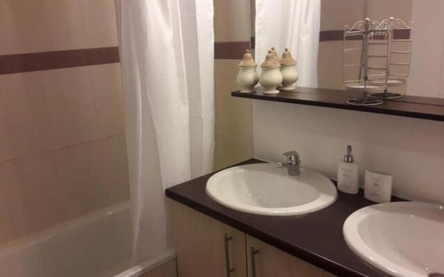 Appartement 2 chambres Balcon Parking privé Centre Village