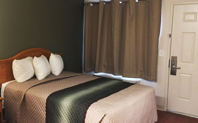 HomeTowne Studios By Red Roof Denver - Airport/ Aurora