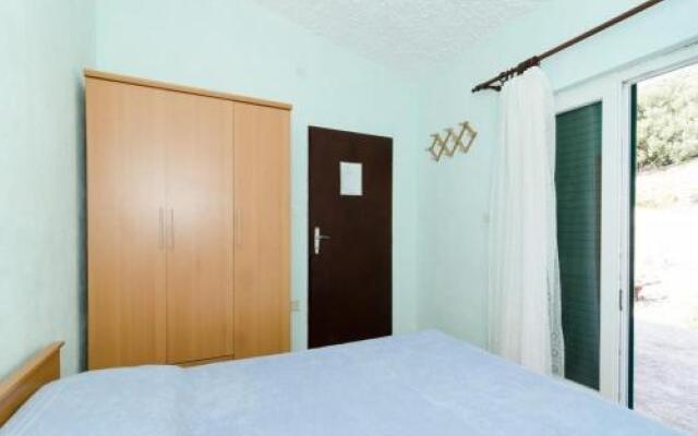 Three-Bedroom Holiday Home in Potomje