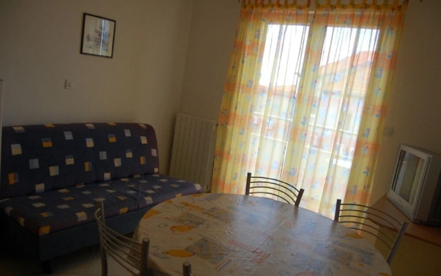 Marti - Free Parking and Grill - A3 - Sunce