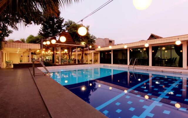 Hotel GRAND ROSELA Yogyakarta