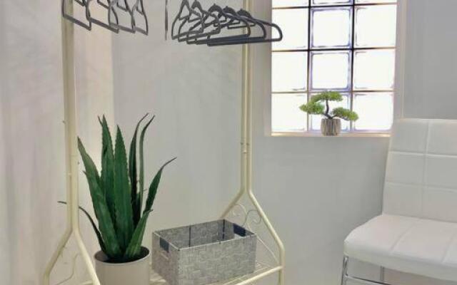 Elia Room & Garden II (new entry)