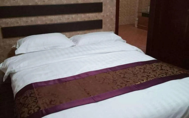 Huayun Business Hotel