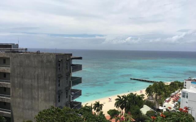 Deluxe Montego Bay Club Studio & Suites