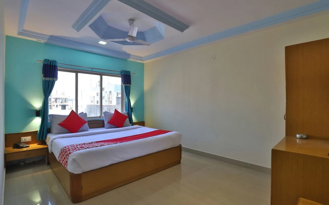 OYO 27897 Hotel The Grand Bansi