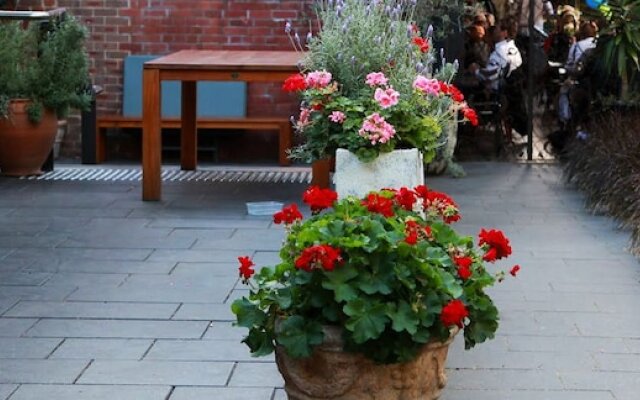 Sinclairs City Hostel