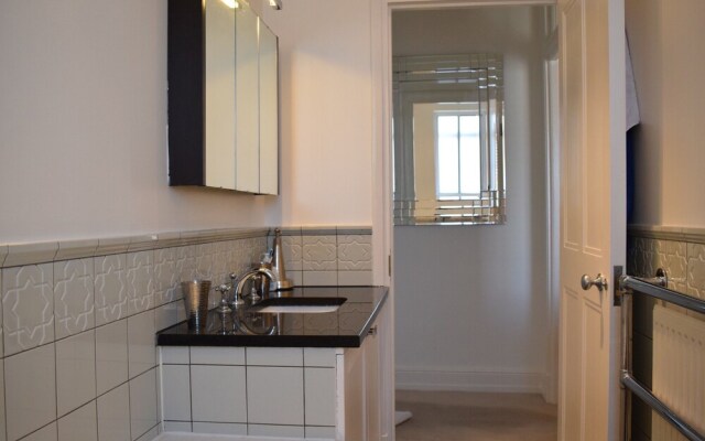 Vibrant 2 Bedroom Apartment in Central London