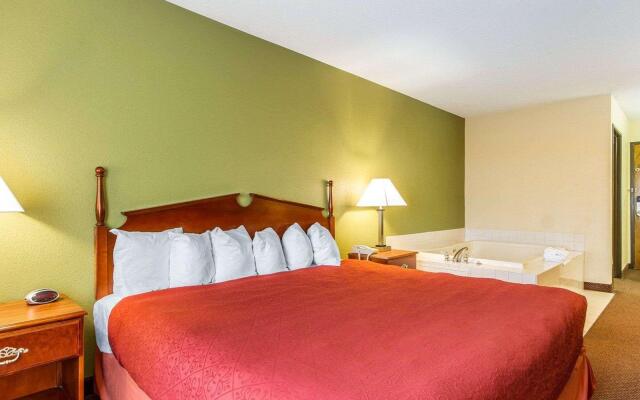 AmericInn by Wyndham Reedsburg