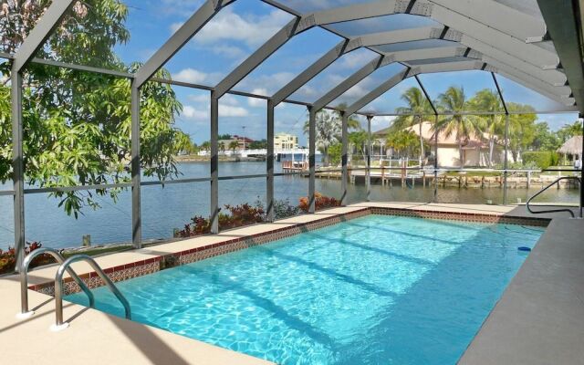 Pet-friendly Waterfront Home on key lot With View