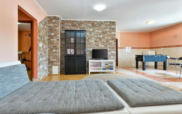 Awesome Home in Jastrebarsko With Sauna, Wifi and Outdoor Swimming Pool