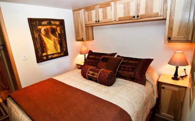 #47 & 48 Hyatt Lake Compound - Sleeps 9