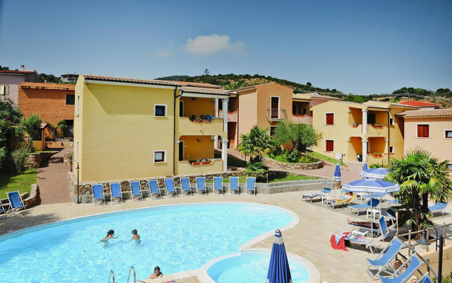 Apartment in Tamarispa with garden furniture