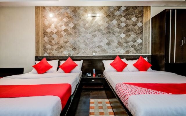 OYO Flagship 14008 Hotel The Avenue