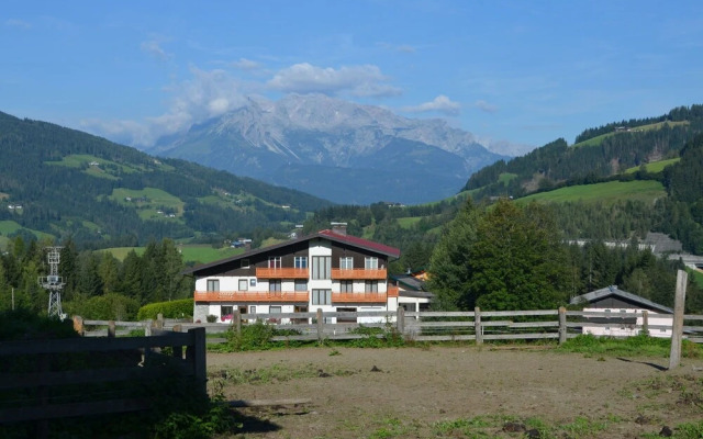 Spacious Holiday Home in Niedernfritz with Private Terrace