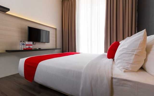 RedDoorz Plus near Perbanas