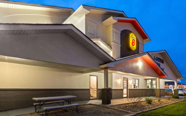 Super 8 by Wyndham Summersville/New River National Park