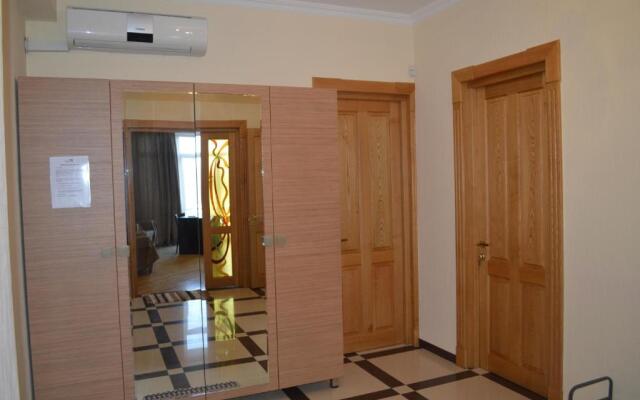 Mtatsminda Str 27(Ex. Dimitri Kipiani Str 35)