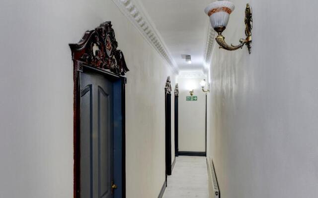 OYO Empire Hotel