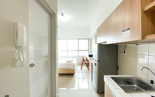 Serene Stay Studio At Springlake Summarecon Bekasi Apartment