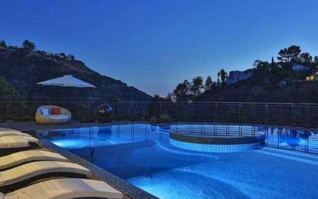 Zorada - Private Hollywood Hills Luxury With Endless Amenities and City Views