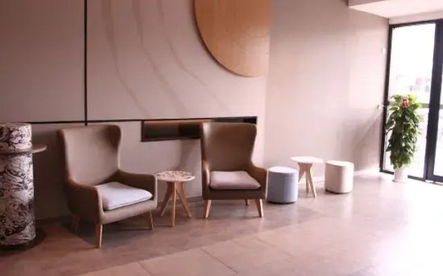 Home Inn (Changsha Station Middle Road railway station subway station)