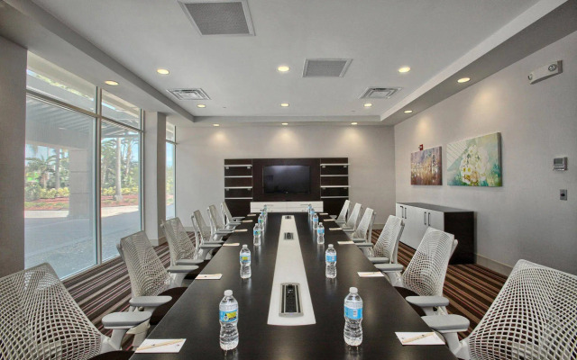 DoubleTree by Hilton at the Entrance to Universal Orlando