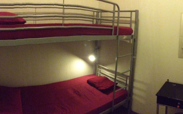 Submarine Guest House China Town