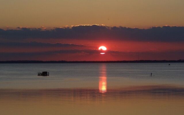 Sound Escape - 6 Br Home