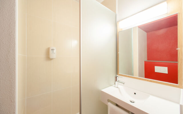 B&B HOTEL Paris Porte des Lilas
