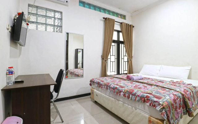Saloka Guest House by ZUZU