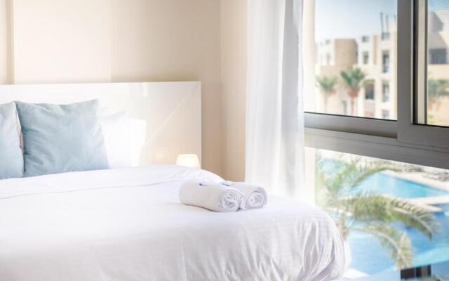 Luxe 3BDR w Private Rooftop Jacuzzi & Beach Access